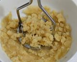 A picture of step 5 of Fried potato fritters meatless version.