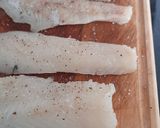 Foto del paso 1 de la receta: Merluza frita con harina de garbanzo