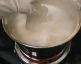 Hình bước làm 2 của món Tteokbokki nấu với tôm và nước cốt dừa