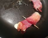 Foto del passaggio 2 della ricetta Involtini di speck e brie