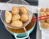 A picture of step 4 of Chicken Curry Puff.