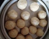 A picture of step 7 of Suji coconut balls.
