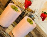 عکس مرحله 1 از دستور میلک شیک توت فرنگی 🍓