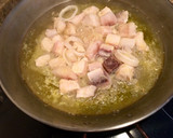 Foto del paso 3 de la receta: Fideuá en pareja 💏(papa👨‍🍳cocinando👨‍🍳y yo de pinche 👩🏻‍🍳🤳)