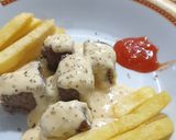 Foto langkah ke 4 dari resep Steak Cube Saikoro Wagyu dengan Saus Keju.