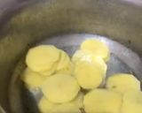 A picture of step 3 of Fried Aloo.