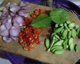 Foto langkah ke 2 dari resep Sambel goreng Kerang tempe bumbu iris.
