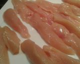 Foto del paso 1 de la receta: Bastones de pollo crocantes 