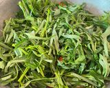 Foto langkah ke 5 dari resep Tumis Kangkung Kuah Kental Simple.