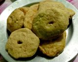 A picture of step 3 of Dahi Vada.