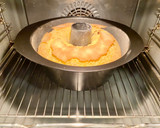 Foto del paso 5 de la receta: Bizcocho de naranja con pepitas de chocolate