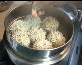 A picture of step 3 of Porcupine Chicken Balls.