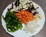 Foto del paso 1 de la receta: Ventresca de merluza con verduras, setas