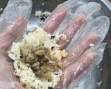 Foto langkah ke 7 dari resep Onigiri isi ayam suir.
