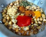 A picture of step 2 of Amritsari Chana Masala.