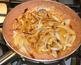 Foto del paso 4 de la receta: SÁNDWICH DE ESCALOPAS DE CHANCHO A LO POBRE. JON STYLE