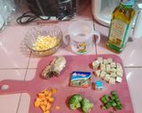 Foto langkah ke 1 dari resep Bubur Jagung Ayam Kampung (MPASI Hari Keempat Bayi 6 bln +).