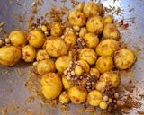 Hình bước làm 4 của món Trứng gà non xào sả ớt