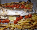 Foto del paso 2 de la receta Lubina al horno con tomates cherry, patatas y cebolla
