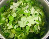 Hình bước làm 2 của món Canh Rau Chùm Ngây Nấu Tôm