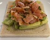 Une image de l'étape 4 de Tartines saumon fumé et avocat.