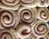 Foto langkah ke 8 dari resep Easy Cinnamon Roll with cream cheese frosting.