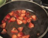 Foto del paso 3 de la receta: Cocina para enamorar: Medallones de cerdo con frutillas