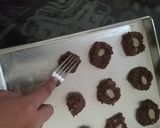Foto langkah ke 3 dari resep Almond Choco Oatmeal Cookies.