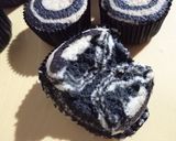 Foto langkah ke 4 dari resep Black & White Orchid Cup Cake.