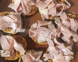 Foto del paso 2 de la receta: Tostaditas estilo pizza para niños 🎈