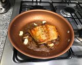 Foto del paso 3 de la receta: Salmón a la mantequilla y limón, con puré de papa