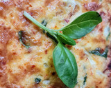 Foto del paso 3 de la receta: Omelette de queso, tomate seco y albahaca (aire "caprese")