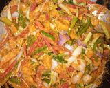 A picture of step 5 of Chicken jalfrezi.
