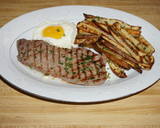 Foto del paso 3 de la receta: BISTEC CON HUEVO FRITO Y PAPAS HORNEADAS CON CHAQUETA. JON STYLE