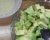 Foto del paso 6 de la receta: Ensalada de palta, ananá y pasas de uva
