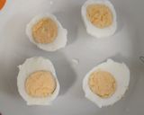 Foto del paso 1 de la receta: Huevos rellenos con pollo y aceitunas