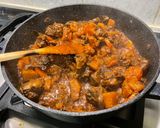 Une image de l'étape 20 de Bœuf mijoté à la bière, moutarde, navets et carottes.