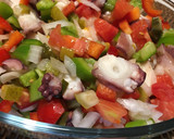 Foto del paso 1 de la receta: Picadillo de pulpo y langostinos