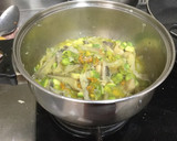 Foto del paso 2 de la receta: Pasta con flor de calabaza, calabaza y setas
