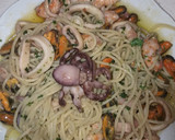 Foto del paso 4 de la receta: Espaguetis marisco bacon con mojo verde