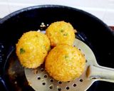 உருளைக்கிழங்கு சீஸ் பால்ஸ் ரெசிபி ஸ்டேப் 6 புகைப்படம்