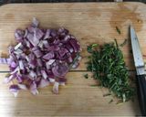 A picture of step 4 of Warm green beans, peas and tarragon salad - vegan.