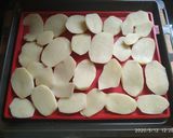 Foto del paso 1 de la receta: Llanda de patatas al horno con salchichas