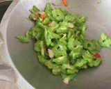 Foto langkah ke 3 dari resep 99.Pare tumis udang rebon.