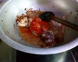 A picture of step 6 of Karahi style alu matr chicken ka salen.