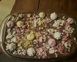 Foto del paso 6 de la receta: Torta improvisada con piononos, crema y postre de chocolate