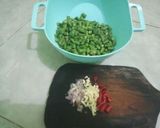 Foto langkah ke 1 dari resep Tumis kacang panjang sederhana.
