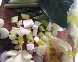 Foto langkah ke 2 dari resep Soto Ayam (Daur Ulang Ayam Goreng).