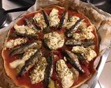 Une image de l'étape 11 de Pizza maison tomates anchois poivrons artichauts mozzarella di buffala et câpres italiennes.