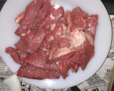 Foto del paso 1 de la receta: Guiso de carne y arroz sencillo y sabroso
